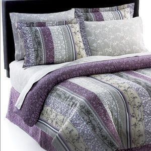 8 Piece Reversible Room Ensemble Queen size